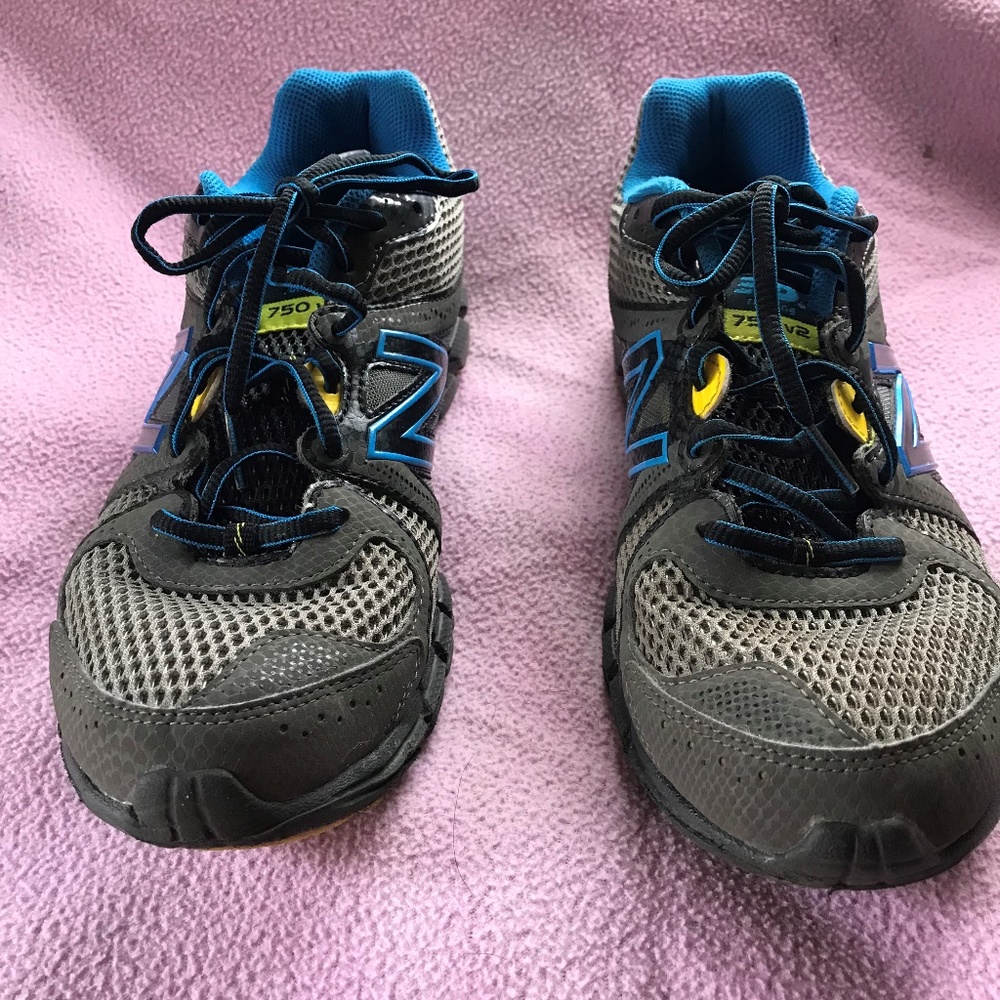 New Balance 750 V2  Gray and Blue  Size 8.5